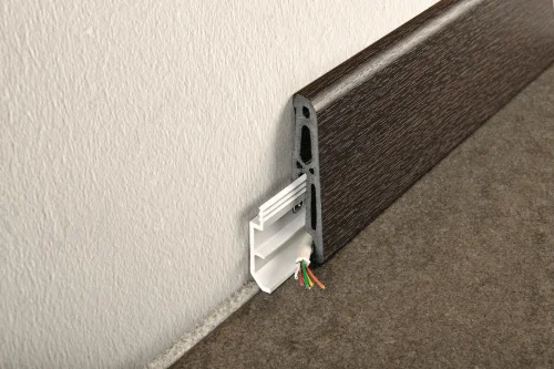 Плинтус SKIRTING 7016 ПВХ 70ммХ16мм L2 5 дуб коричневый BTEPR40W | Строительство и ремонт