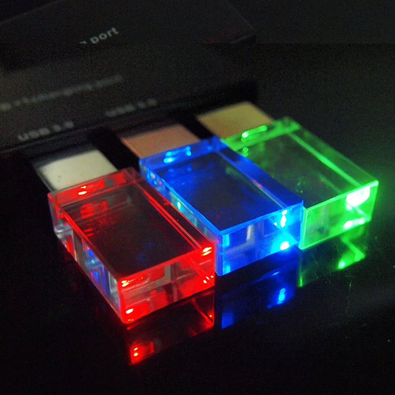 Фото Изысканный кристальный USB-накопитель с 3D-пользовательским логотипом объемом 16ГБ 32ГБ или 64ГБ быстрой передачей данных и высокой скоростью. Лучший подарок Изысканный кристальный USB-накопитель с 3D-пользовательским логотипом объемом 16ГБ 32ГБ или 64ГБ быстрой передачей данных и высокой скоростью. Лучший подарок