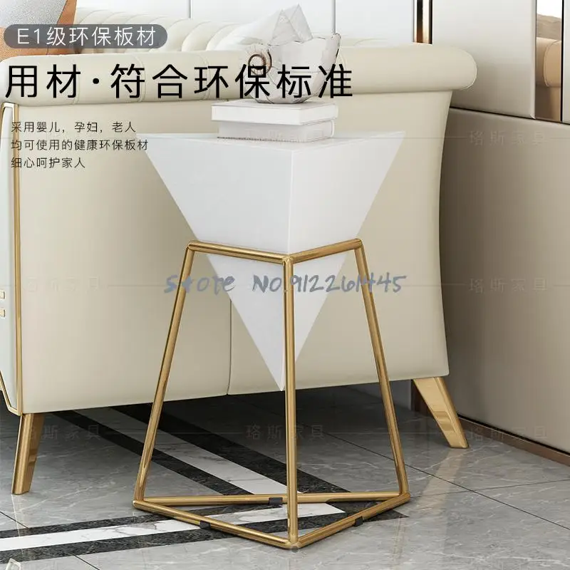 Скандинавский прикроватный светильник для дивана люксовый простой треугольный