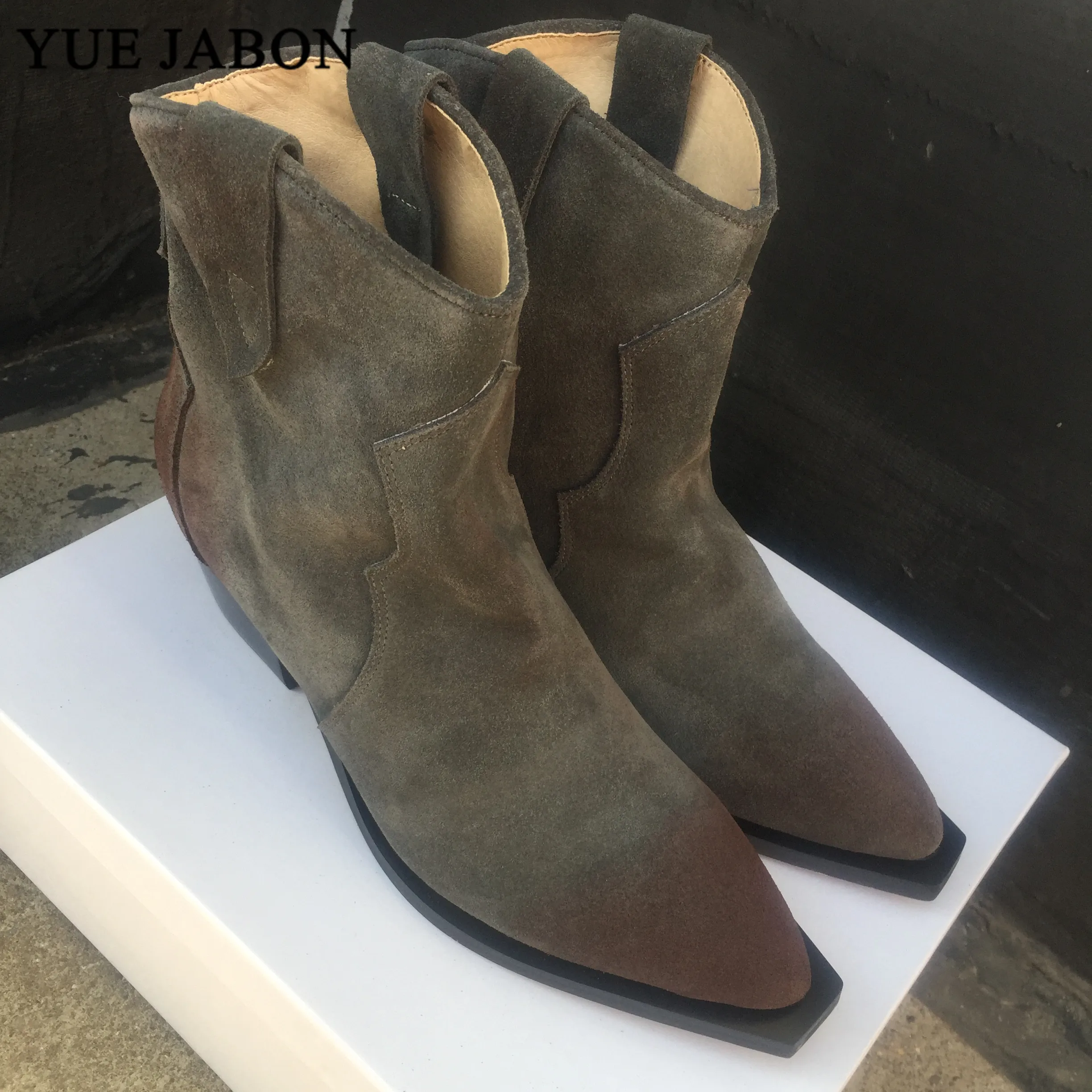 Зимние ботинки с острым носком 2021 женские ботильоны на массивном каблуке