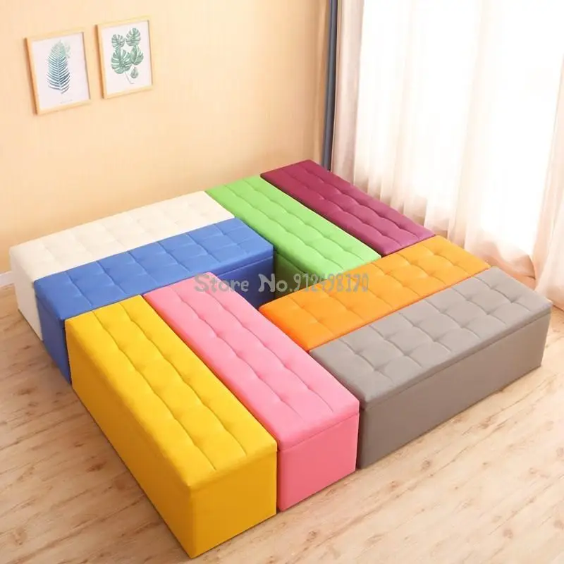 Сменная обувь и стулья светильник роскошь. Вы можете сидеть на скамейке в