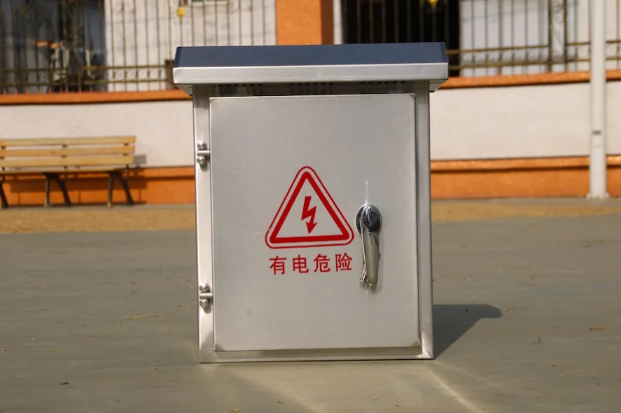 Распределительная коробка из нержавеющей стали наружная с защитой от