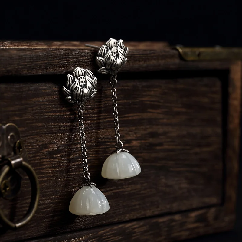 Серьги-подвески из чистого серебра с инкрустацией белого нефрита | Украшения и