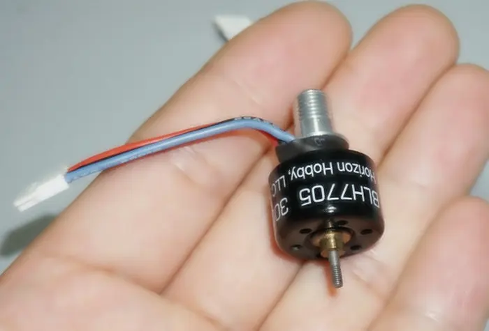Четырехосевой бесщеточный двигатель US Horizon 200QX 1407 кВ BLH7705/06 | Обустройство дома