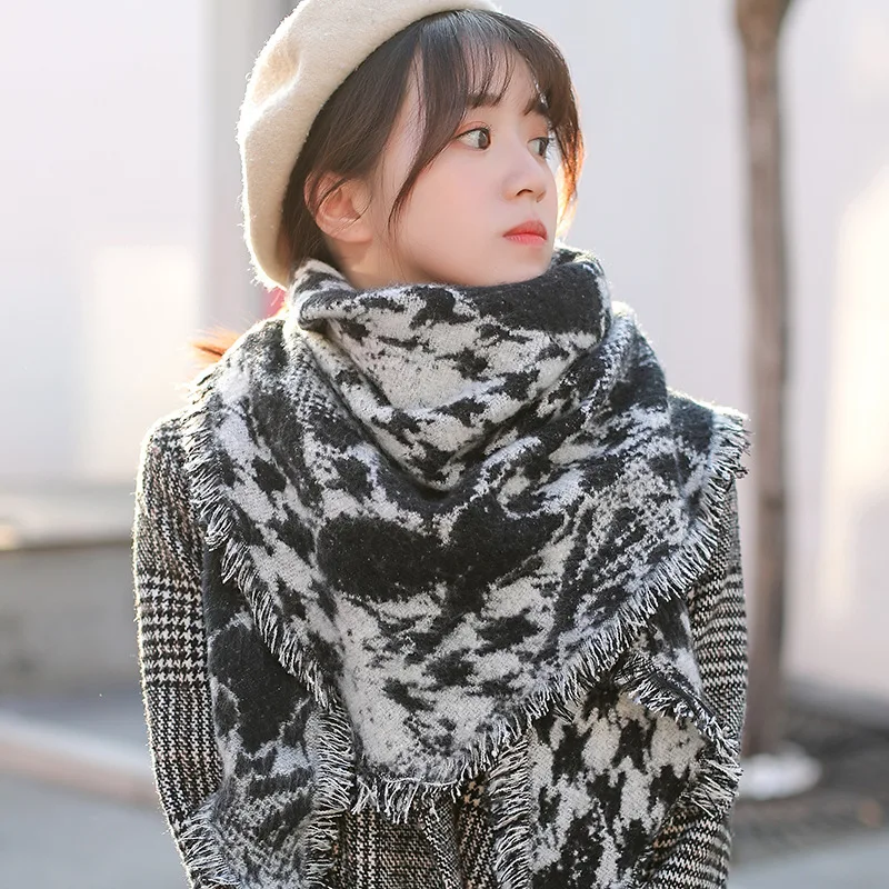 Роскошный брендовый женский зимний треугольный шарф с принтом теплые