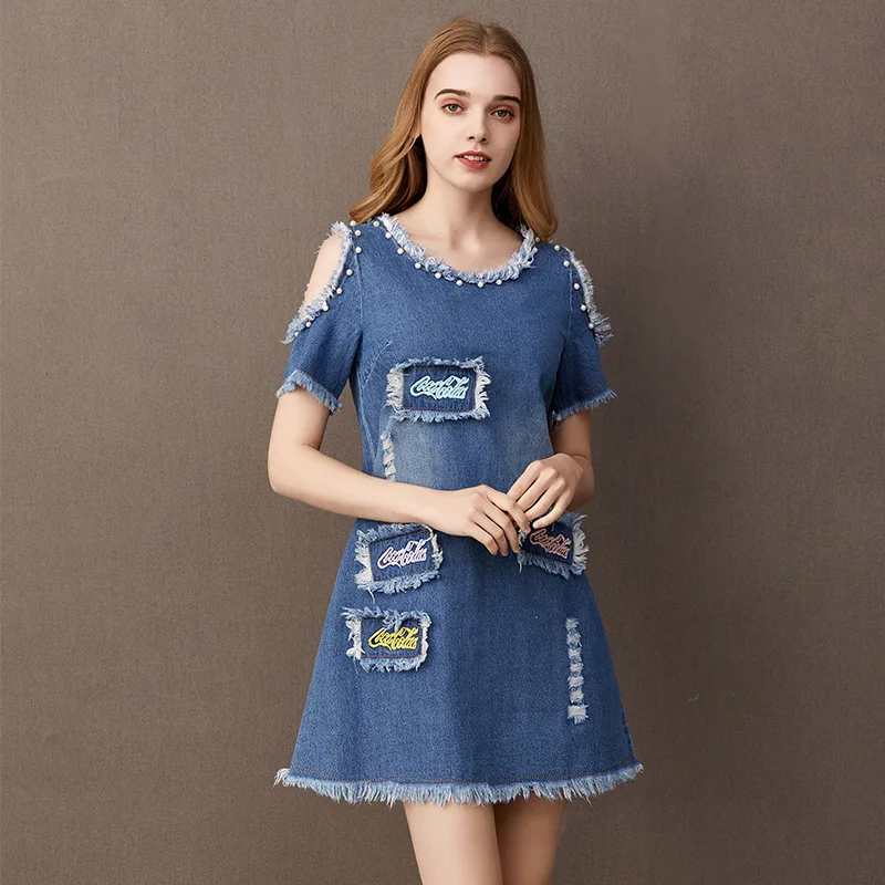 Женское свободное джинсовое платье с открытыми плечами летнее вышивкой