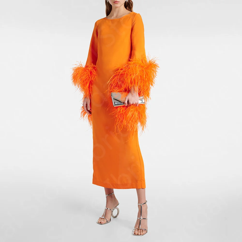 Современное оранжевое платье с перьями 2024 для матери до середины икры невесты