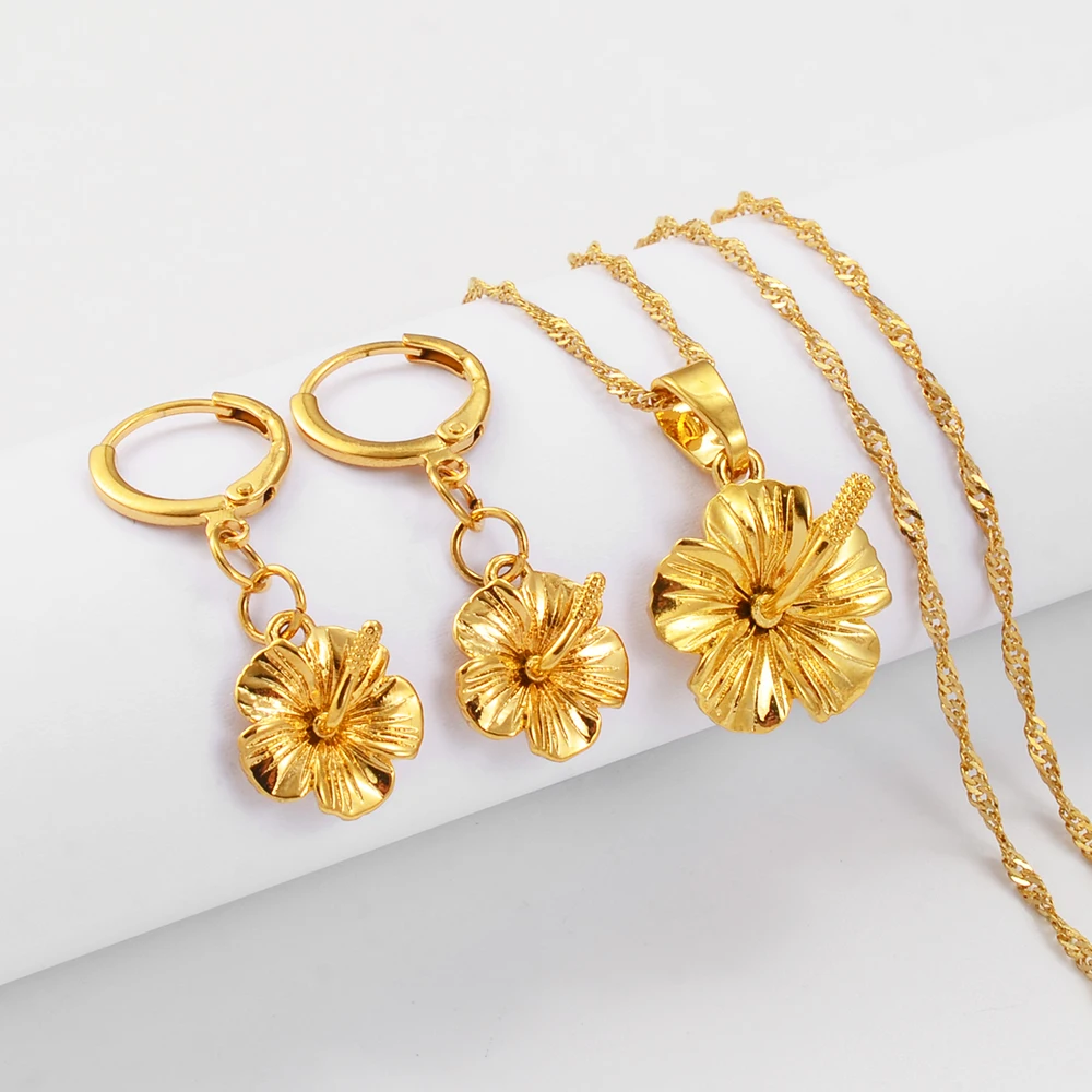 Комплект из колье и серёжек с подвеской цветком