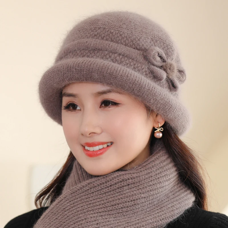 Зимняя теплая шапка для бабушки среднего и пожилого возраста женская шерстяная с