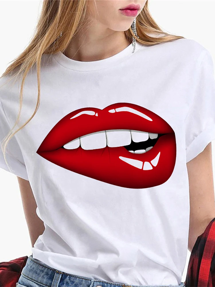 Женская футболка сексуальная забавная черная с надписью Kiss губы и летняя женская