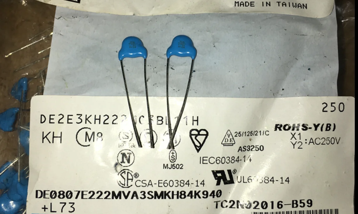 100% 100 шт./предметы интерьера DE2E3KH222MJ3BB12 KH222M 2200PF 250VAC Y Емкость |
