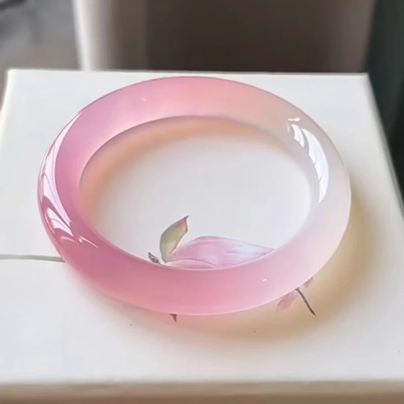 Розовый персиковый браслет