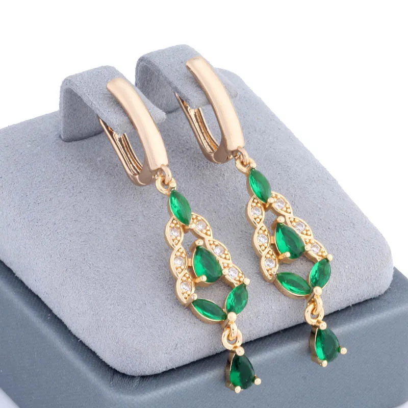 Женские серьги-подвески с натуральным цирконом золотого цвета