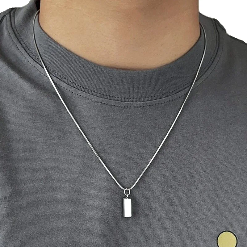 Ожерелье с геометрическим серебряным маленьким кирпичным кулоном мужское
