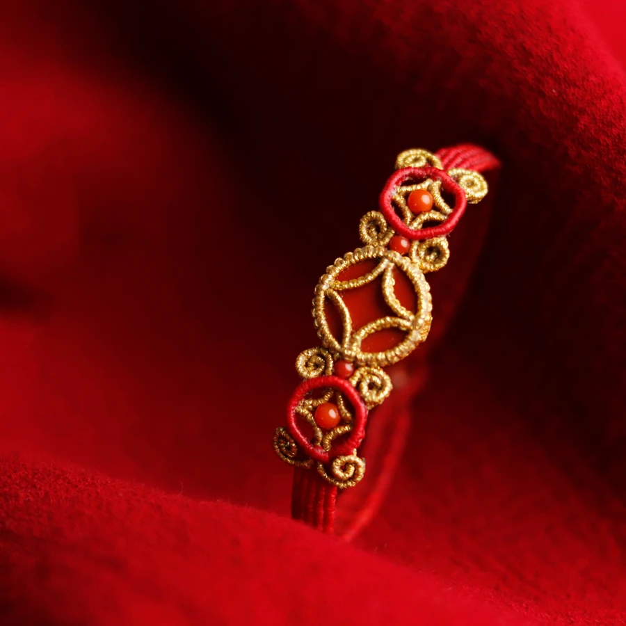 Браслет Qi Shi |